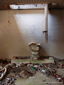Access to the attic of the pool house and from there onto the open sky.